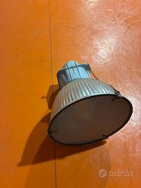 Faro industriale a campana