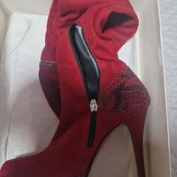 stivali rossi di camoscio