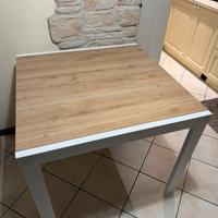 Tavolo bianco effetto rovere