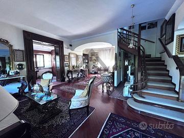 Villa di 350 m² con più di 5 locali a Sant'Agnello