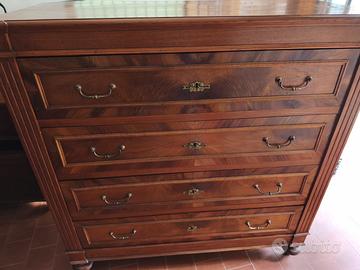 Cassettone antico in legno massello con 4 cassetti