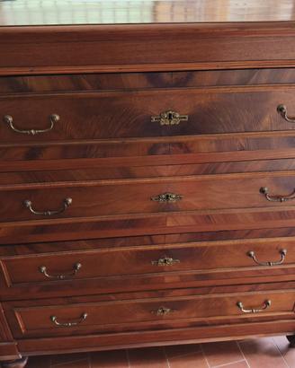 Cassettone antico in legno massello con 4 cassetti