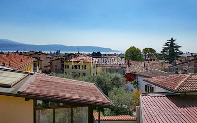 Trilocale vista lago in centro storico
