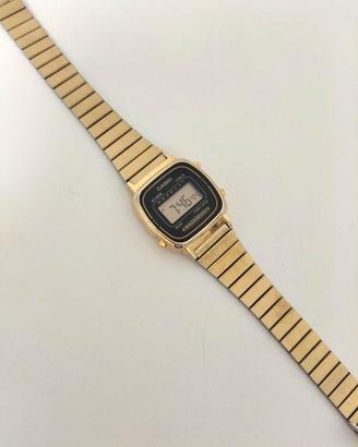 Casio LA-670W Orologio dorato quadrante nero