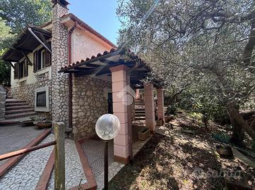 CASA INDIPENDENTE A CAVE
