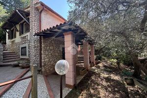 CASA INDIPENDENTE A CAVE