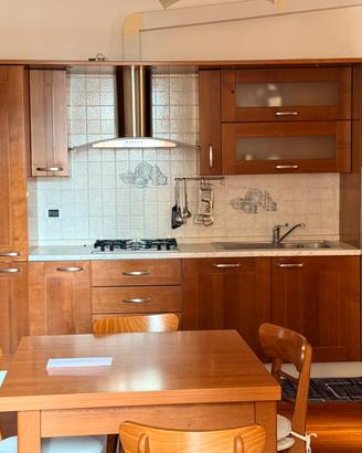 Cucina completa di elettrodomestici funzionanti co