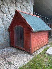 Cuccia per cani da esterno in legno