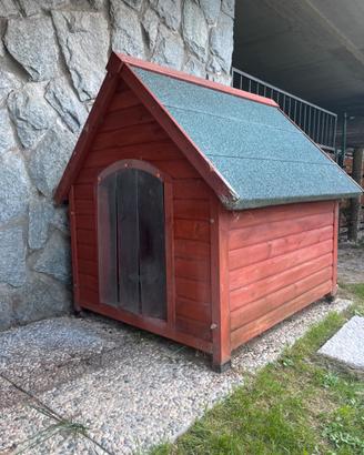 Cuccia per cani da esterno in legno