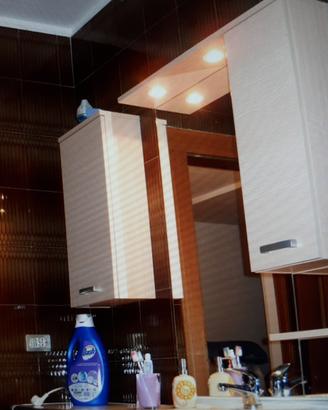 Mobile bagno, lavabo incassato, specchio e pensile