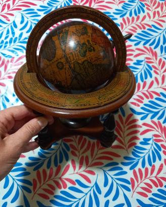 Mappamodo globo di legno vintage