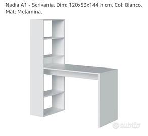 Scrivania con libreria