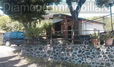 Terreno con rustico panoramico ad Acireale