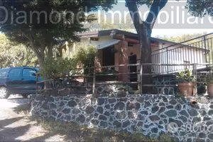 Terreno con rustico panoramico ad Acireale