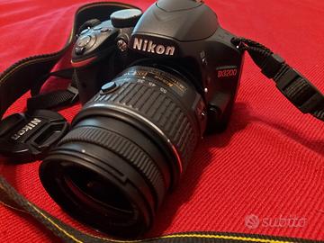 Macchina fotografica Nikon d3200 + obiettivo 