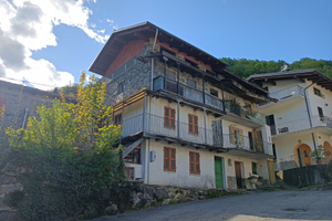 Rustico libero su tre lati