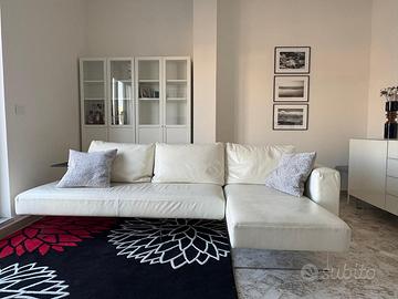 Mobili  che arredano un intero appartamento