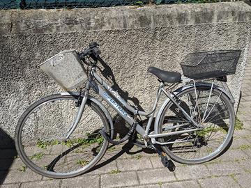 Bici da città 28” con cestino