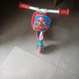 monopattino a tre ruote Spiderman 