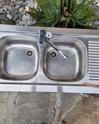 Lavandino doppia vasca più sgocciolatoio