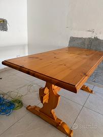 Tavolo e panche (contenitore) in legno