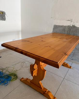 Tavolo e panche (contenitore) in legno