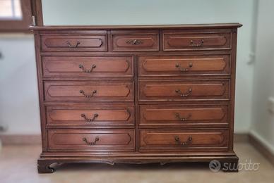 Elegante Cassettiera in legno