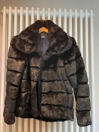 Twinset giacca. Realizzato in pelliccia sintetica