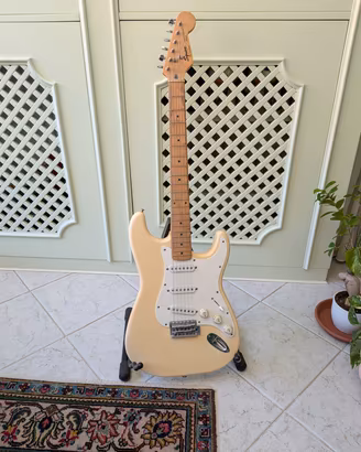 Squier Stratocaster Korea + Marshall MG15 + Borsa