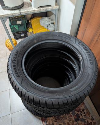 4 Pneumatici Invernali Goodyear UltraGrip Performa