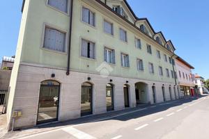 NEGOZIO A SEVESO