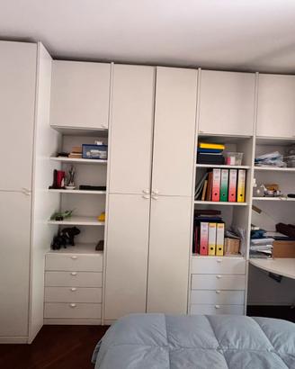 Armadio modulare bianco con scrivania integrata