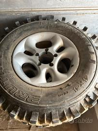 gomme 235 85 r16 con cerchi in lega Suzuki