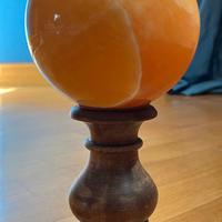 Sfera Marmo Arancione con base in legno
