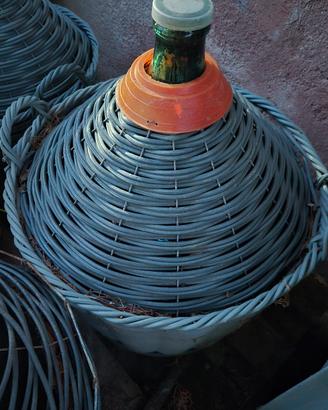 Stock Damigiane con Rivestimento in Plastica