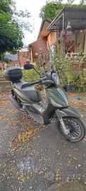 scooter Beverly 300 anno 2019