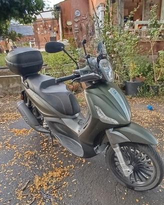 scooter Beverly 300 anno 2019