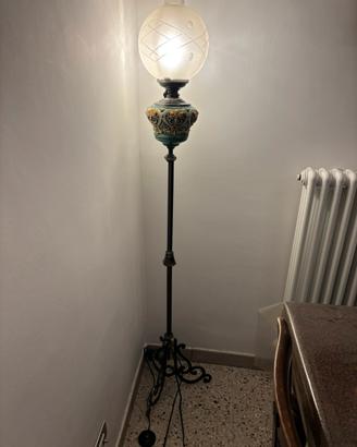 Lampada da terra anni 70.