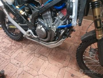 Serbatoio e paramotore per XRV 750 Africa Twin