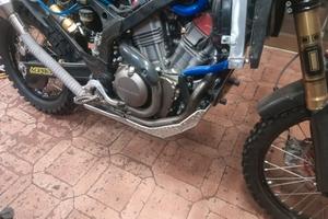 Serbatoio e paramotore per XRV 750 Africa Twin