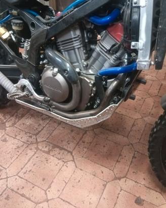 Serbatoio e paramotore per XRV 750 Africa Twin