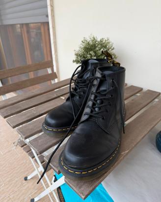 Stivaletti Dr. martens taglia 42 come nuovi