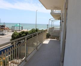 Ladispoli CASA AMMOBILIATA e garage FRONTE MARE