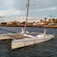 Catamarano formula 28