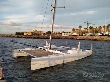 Catamarano formula 28