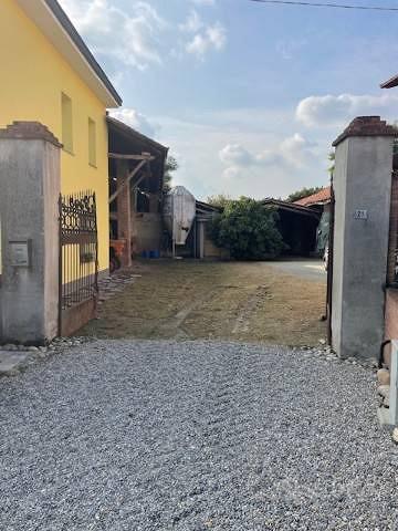 Rustico / Casale di 400 m² con 5 locali a Monte Cr - Altro
