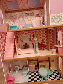 Grande casa per Barbie in legno