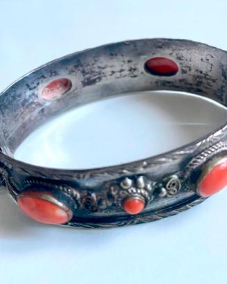 Bracciale rigido..Argento 800.  Raro.