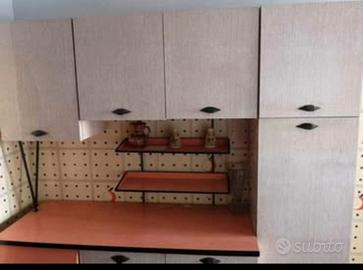 mobile + tavolo + 4 sedie arancione 