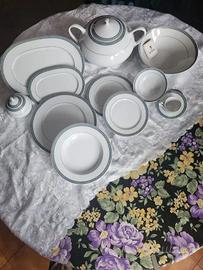 Servizio piatti Le Perle x6 con teiera e accessori